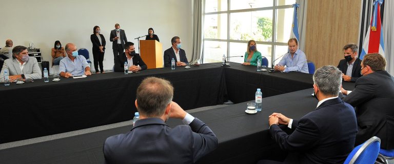 Bordet firmó el contrato para iniciar el acueducto metropolitano de Paraná