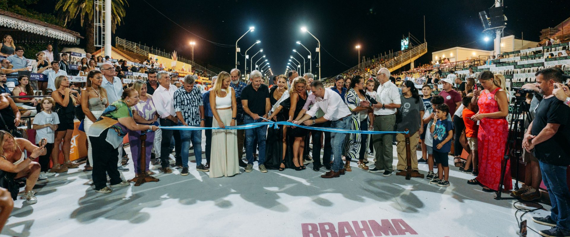 El gobernador presenció la primera noche del carnaval de Gualeguaychú