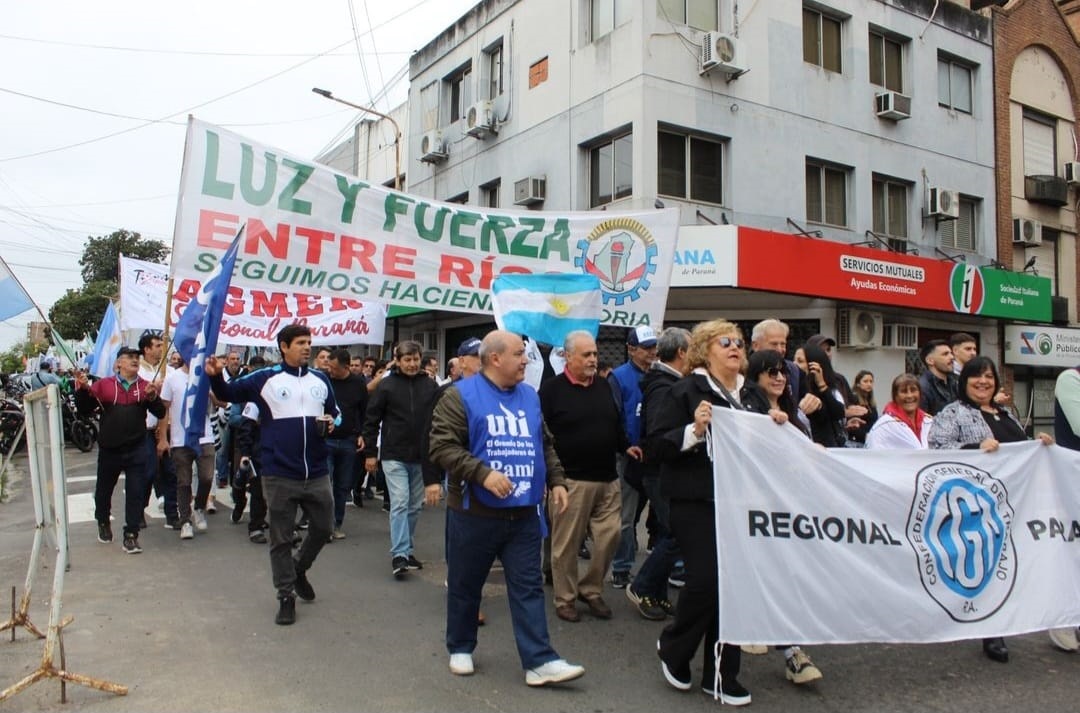Organizaciones sociales y sindicatos se movilizaron en Paraná por el Día del Trabajador